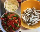豚肉とネギと野菜の海鮮風味炒め作り方1写真