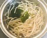 冷凍餃子でもやしとわかめの簡単餃子スープ作り方2写真