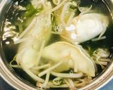 冷凍餃子でもやしとわかめの簡単餃子スープ作り方4写真