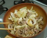 材料2つで超速攻！豚こま玉ねぎの生姜焼き作り方3写真