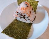 鮭と塩こんぶの、おにぎり作り方4写真