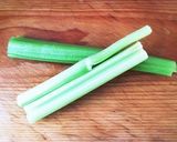 簡単豆知識☆使いやすいセロリの冷凍保存法作り方1写真