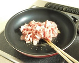 【材料２つ】白菜と甘辛豚肉のスープ作り方3写真