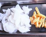 大根と油揚げの赤だしの味噌汁作り方1写真