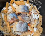 サバ味噌缶で簡単　炊き込みご飯作り方3写真