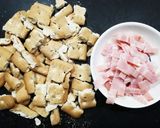 乾パンリメイクおつまみ❤ベーコン&黒胡椒作り方1写真