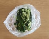 包丁不要！ポリ袋で簡単！えび塩きゅうり作り方1写真