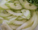 セロリとイカの燻製サラダ作り方1写真
