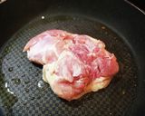 簡単！鶏もも肉のソテー白ワイン蒸し作り方1写真