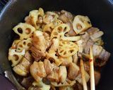 豚バラ肉と蓮根の胡麻味噌炒め。作り方6写真
