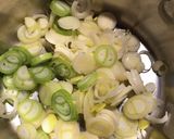 簡単　ワカメと長ネギのスープ作り方1写真