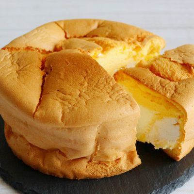 シフォンケーキ生入り⑯ 生シフォンケーキライブ）基本のシフォンケーキに生クリームを