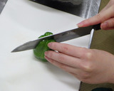 丸ごとピーマンの肉詰め蒸し焼き作り方5写真