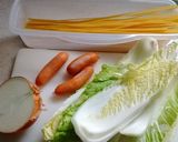 白菜と玉ねぎとソーセージのクリームパスタ作り方1写真
