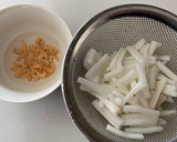 ちょぴりエスニックな大根と干しエビ炒め作り方1写真