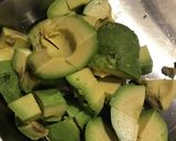 ごま香る　アボカドとツナの和え物作り方1写真