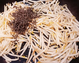 映えより美味さだ！☆塩昆布deモヤシ炒め作り方3写真