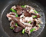 菜の花とキクラゲに豚こま肉のからし炒め作り方3写真