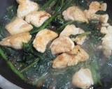 柔らかむね肉と、ほうれん草の生姜焼き！作り方5写真