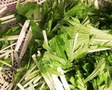 ひと味違う!水菜とごぼうピリ辛サラダ作り方1写真