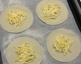 餃子の皮で♡癖になるはちみつチーズピザ作り方1写真