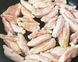 胡麻香る甘辛手羽中炒め作り方2写真