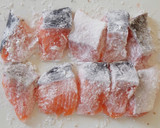 鮭とさつま芋のバター醤油炒め作り方4写真