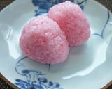 春色楽しい♪桜でんぶおにぎり作り方2写真