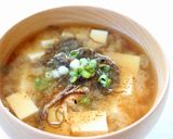 簡単シンプルな【もずくと豆腐のお味噌汁】作り方3写真