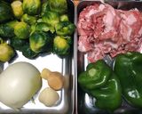 豚コマ肉と芽キャベツの香味味噌炒め♪作り方2写真