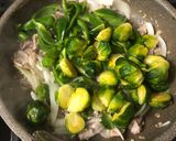 豚コマ肉と芽キャベツの香味味噌炒め♪作り方8写真
