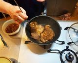 りんごとははつゆタレで柔らかトンテキ作り方4写真