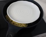 焦がし塩焼きそば　桜エビとオイスターで作り方1写真