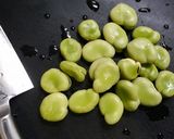 簡単!そら豆と舞茸のお味噌汁☆生姜風味作り方1写真