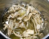 簡単!そら豆と舞茸のお味噌汁☆生姜風味作り方3写真