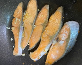 簡単10分！きのこと鮭の照り焼きガリバタ作り方5写真