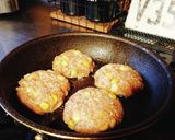 お弁当にも★味付きコーンハンバーグ作り方3写真