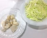 ご飯が進む♬豚こま肉と里芋のガリバタ炒め作り方1写真