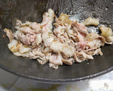 菜の花と豚こま肉に厚揚げのからし炒め作り方2写真