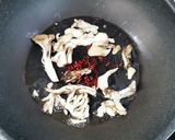 簡単♪さば缶と舞茸のピリ辛卵和え作り方1写真