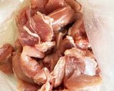 煮込むだけ！鶏もも肉のトマト缶煮込み作り方1写真
