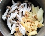 じゃが芋・しめじのお味噌汁♪作り方2写真