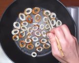 豆苗とじゃこちくわのごまポン酢炒め作り方3写真