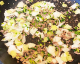 大根の皮と葉っぱの挽肉炒め作り方2写真