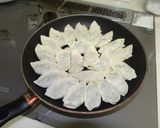一口両面焼き餃子☆博多鉄鍋風作り方6写真