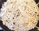 もやしと鶏ひき肉の炒め物作り方2写真