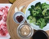 豚コマとブロッコリーの炒めもの香味醤油味作り方1写真