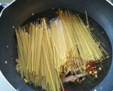 ワンパンで作る　ベーコンのペペロンチーノ作り方7写真