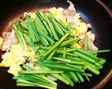 超簡単！豚ニラ玉！キムチ添え！！作り方7写真