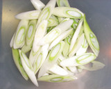 簡単☆長ネギと鳥皮の炒め物作り方1写真